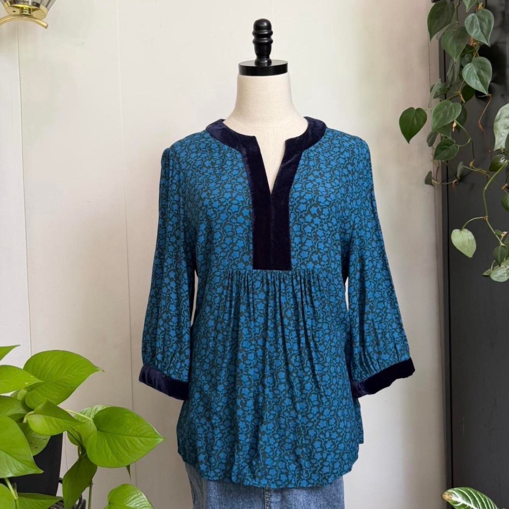 Boden Blue Floral Velvet Trim V-Neck Babydoll Top Blouse Size 12 L